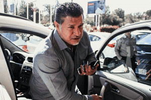 گوشی موبایل علی دایی؛ واقعیت، ترند یا تبلیغ هوشمند؟ - وبزینر